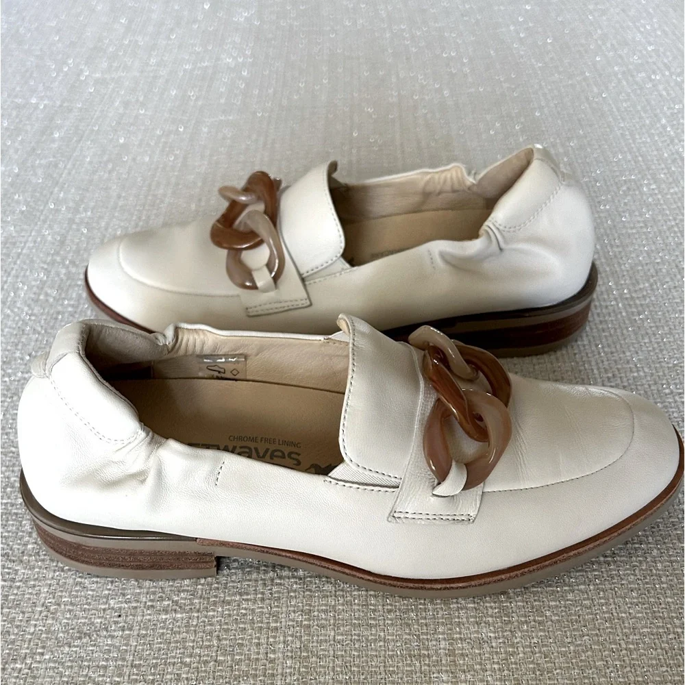 Softwaves Gali Loafer Creme Cream with Link Accents size 7 7.5